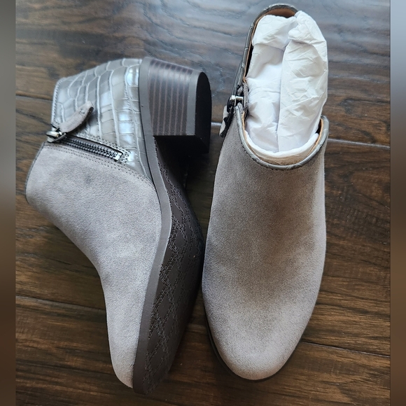 Vionic Water Repellent Suede Ankle Boots - Marissa. Size 6 M. - Picture 9 of 14